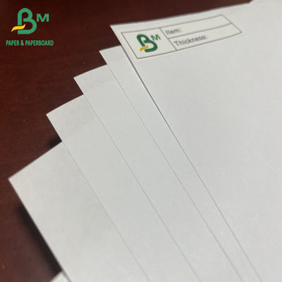 55gsm 58gsm 60gsm 벌충 하얀 부착 페이퍼 롤은 펄프 재료를 재활용했습니다