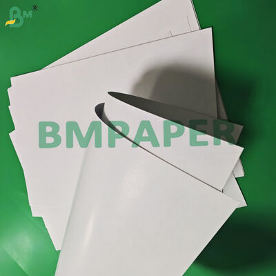 300GSM 310GSM 플레이 카드 보드 부드러운 표면 검은 코어 640 x 900mm